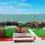 Lakeviewhouse2 *