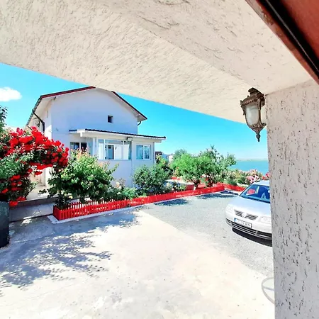 בית הארחה Lakeviewhouse2 *