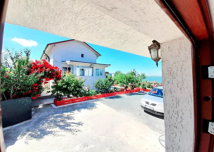 Konukevi Lakeviewhouse2 *